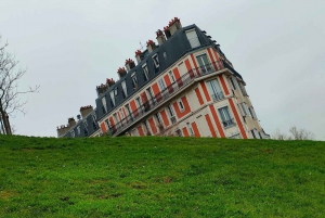 Paris: Montmartre Guided Walking Tour and Seine River Cruise