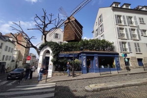 Paris: Montmartre Guided Walking Tour and Seine River Cruise