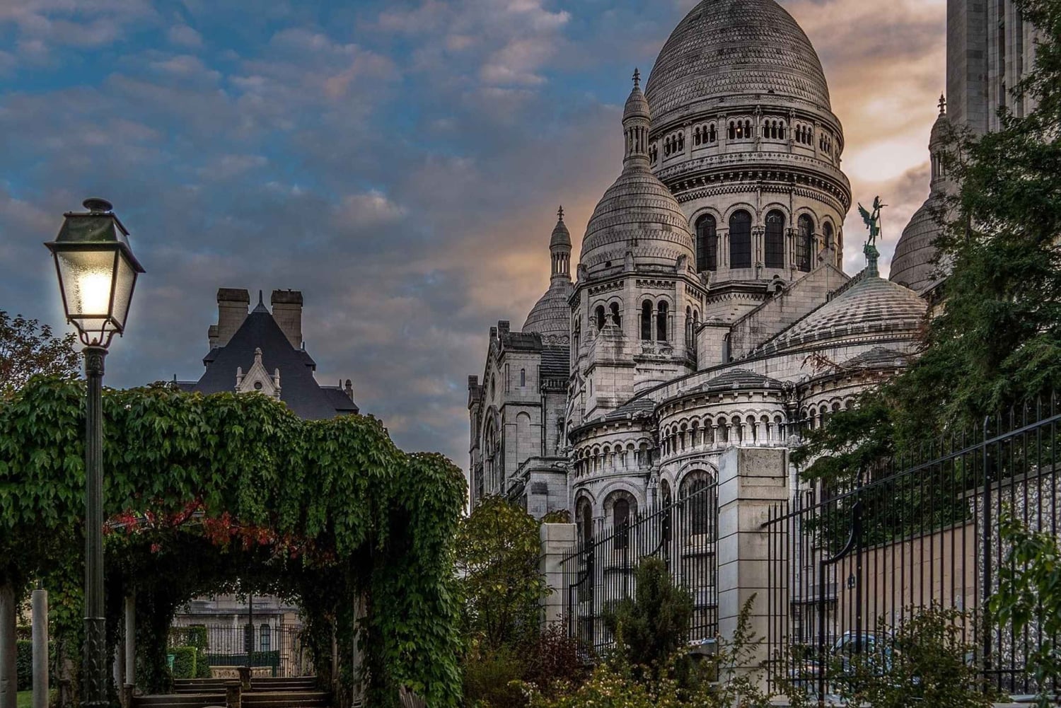 Paris: Montmartre Highlights Walking Tour med en lokal guide