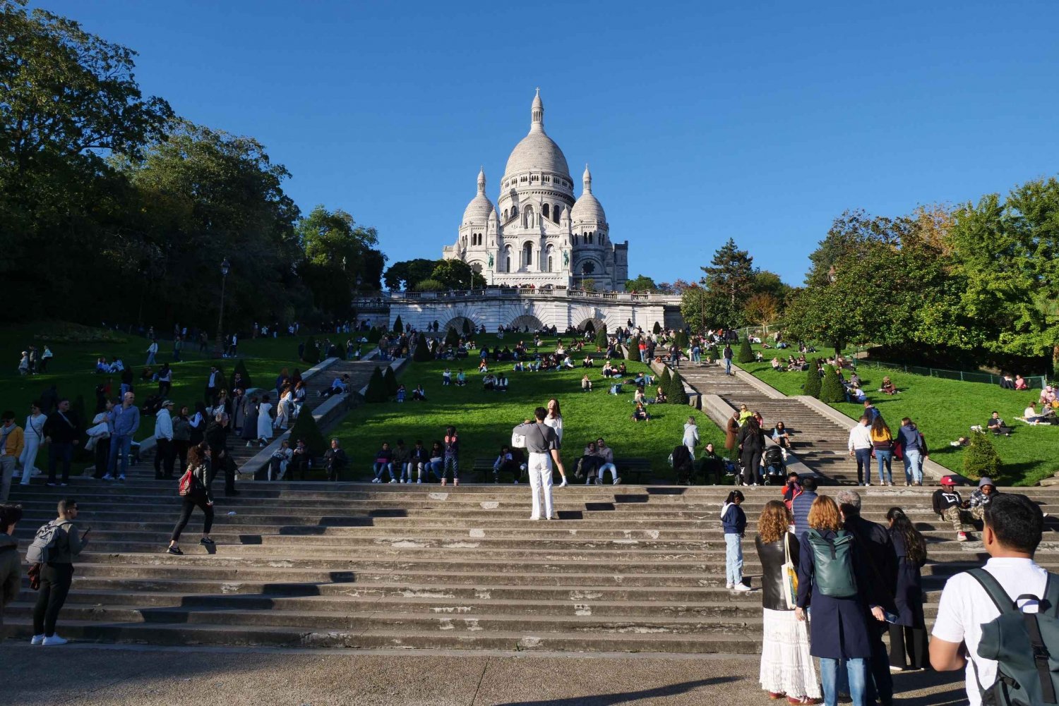 Paris: Montmartre Must-See Walking Tour with a Local Guide