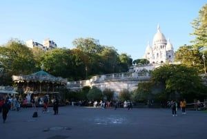 Paris: Montmartre Must-See Walking Tour with a Local Guide