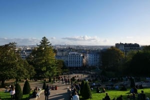 Paris: Montmartre Must-See Walking Tour with a Local Guide