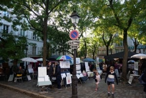 Paris: Montmartre Must-See Walking Tour with a Local Guide