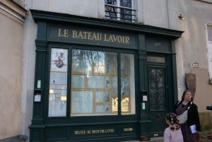 Paris: Montmartre Must-See Walking Tour with a Local Guide