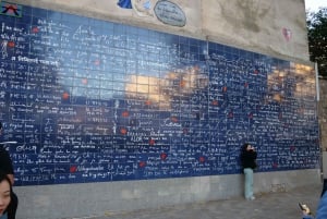 Paris: Montmartre Must-See Walking Tour with a Local Guide