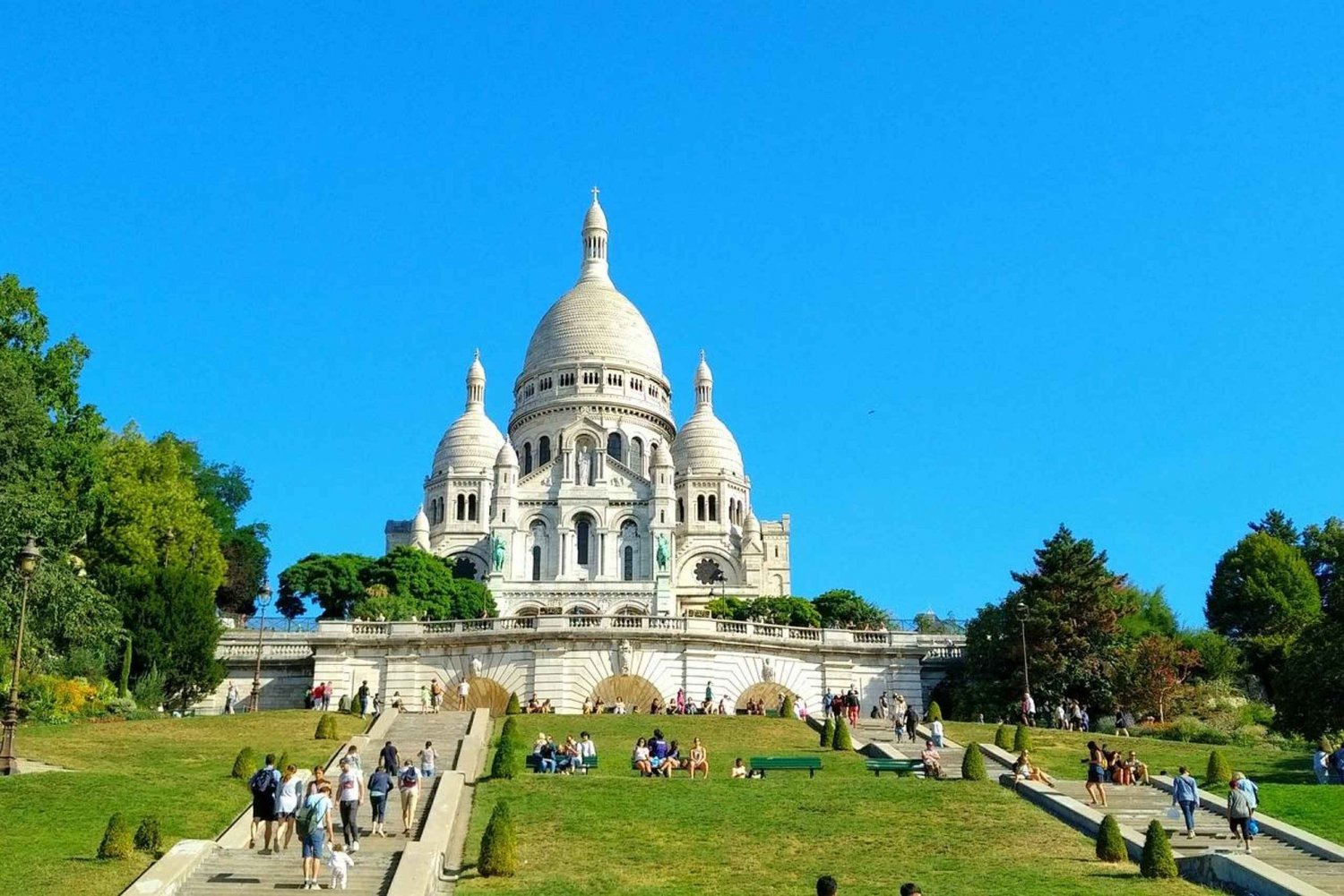 Paris : Montmartre Mystique: Unveiling the Soul of Paris