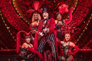 Paris: Montmartre Tour, Dinner & Cabaret Show SEMI PRIVATE