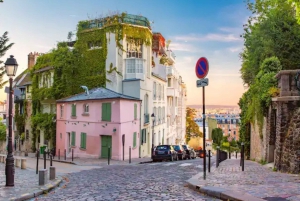 Paris: Montmartre Tour, Dinner & Cabaret Show SEMI PRIVATE