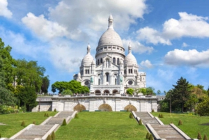 Paris: Montmartre Tour, Dinner & Cabaret Show SEMI PRIVATE