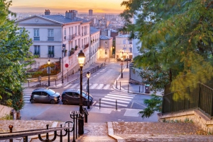 Paris: Montmartre Tour, Dinner & Cabaret Show SEMI PRIVATE