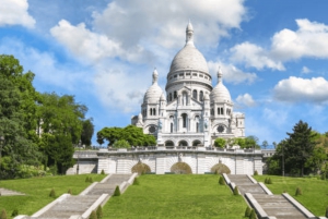 Paris: Montmartre Tour, Dinner & Cabaret Show SEMI PRIVATE