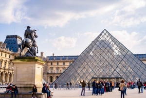 París: tour por Montmartre, Notre Dame y el Louvre con crucero