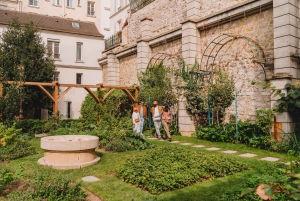 Paris: Montmartre Semi-Private Walking Tour