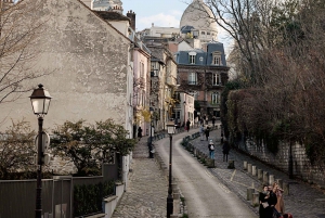 Paris: Montmartre Small Group Guided Walking Tour