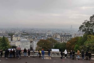 Paris: Montmartre Street Art Tour with an Artist