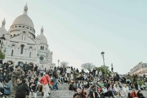 Paris: Montmartre Walking Tour with Parisian Drink Tasting