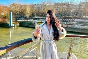 Paris: Morning Seine Cruise with French breakfast