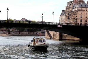 Paris: Morning Seine Cruise with French breakfast