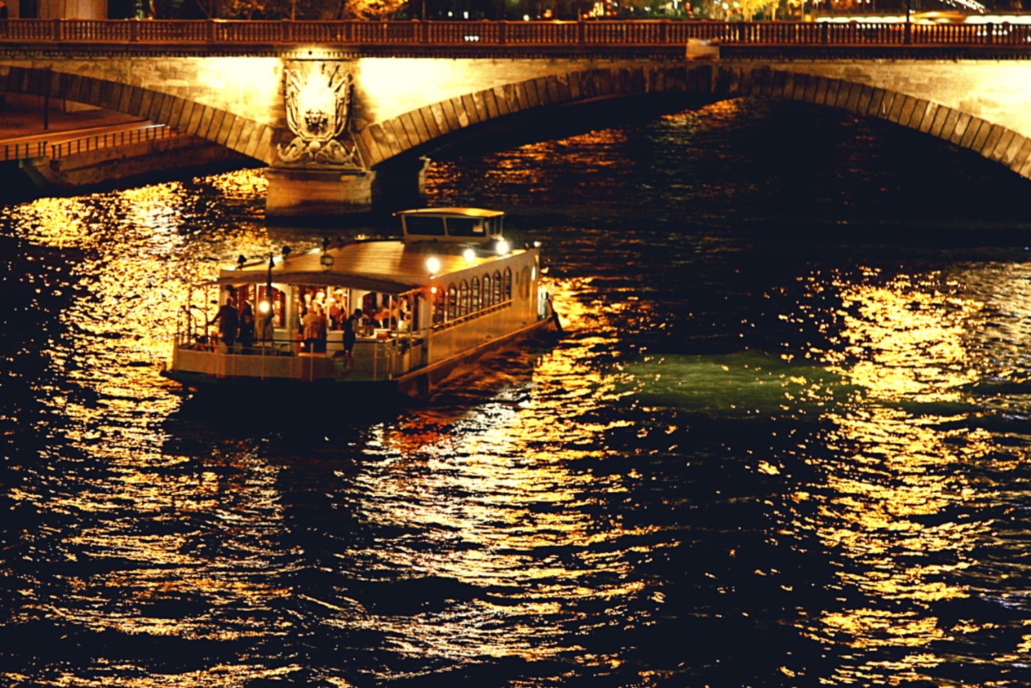 Paryż: rejs z kolacją po Sekwanie w Sylwestra