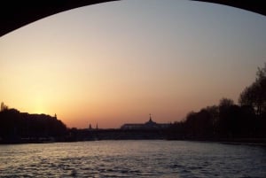 Paryż: rejs z kolacją po Sekwanie w Sylwestra