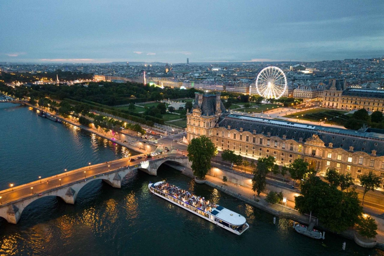 Paris: Diamant Bleu Special Dinner Cruise på nyårsafton