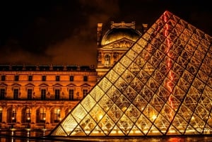 Night at the Louvre Museum: 6-people Max Guided Exploration