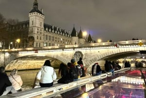 Paris: Night River Cruise On The Seine With Waffle Tasting