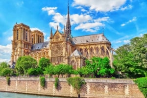 Paris: Notre-Dame Cathedral Exterior Tour with Free Entrance