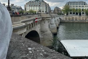 Pariisi: Ile de la Cité Opastettu kiertoajelu