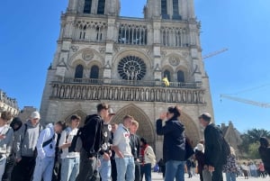 Paris: Notre-Dame Cathedral Exterior Tour with Free Entrance