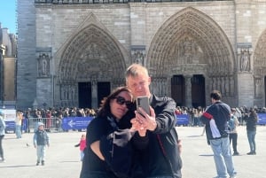 Paris: Notre-Dame Cathedral Exterior Tour with Free Entrance