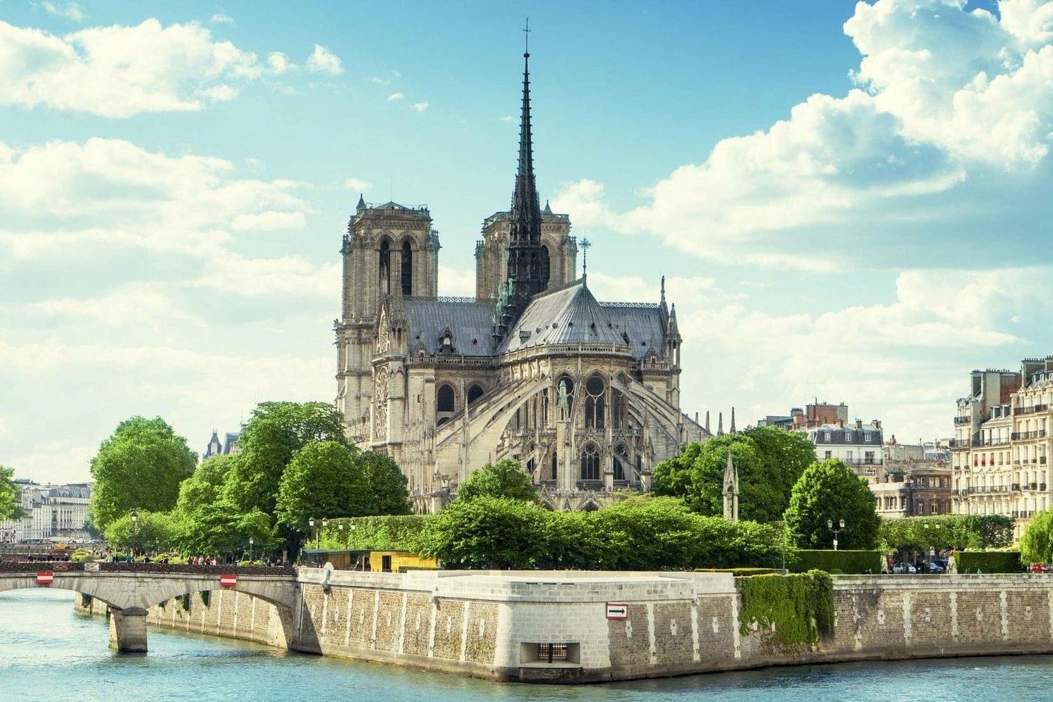 Paris: Notre-Dame Cathedral Guided Tour with Entry