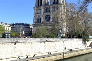 Paris: Notre-Dame Cathedral Guided Tour with Group Access