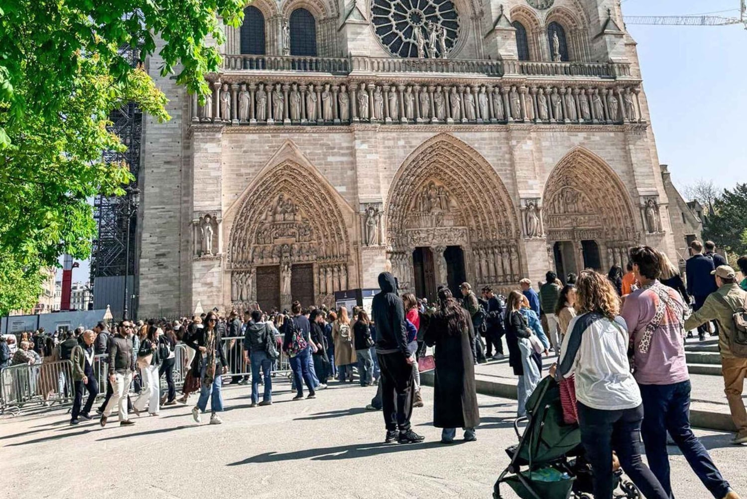 Paris: Omvisning i Notre Dame-katedralen og båttur på Seinen