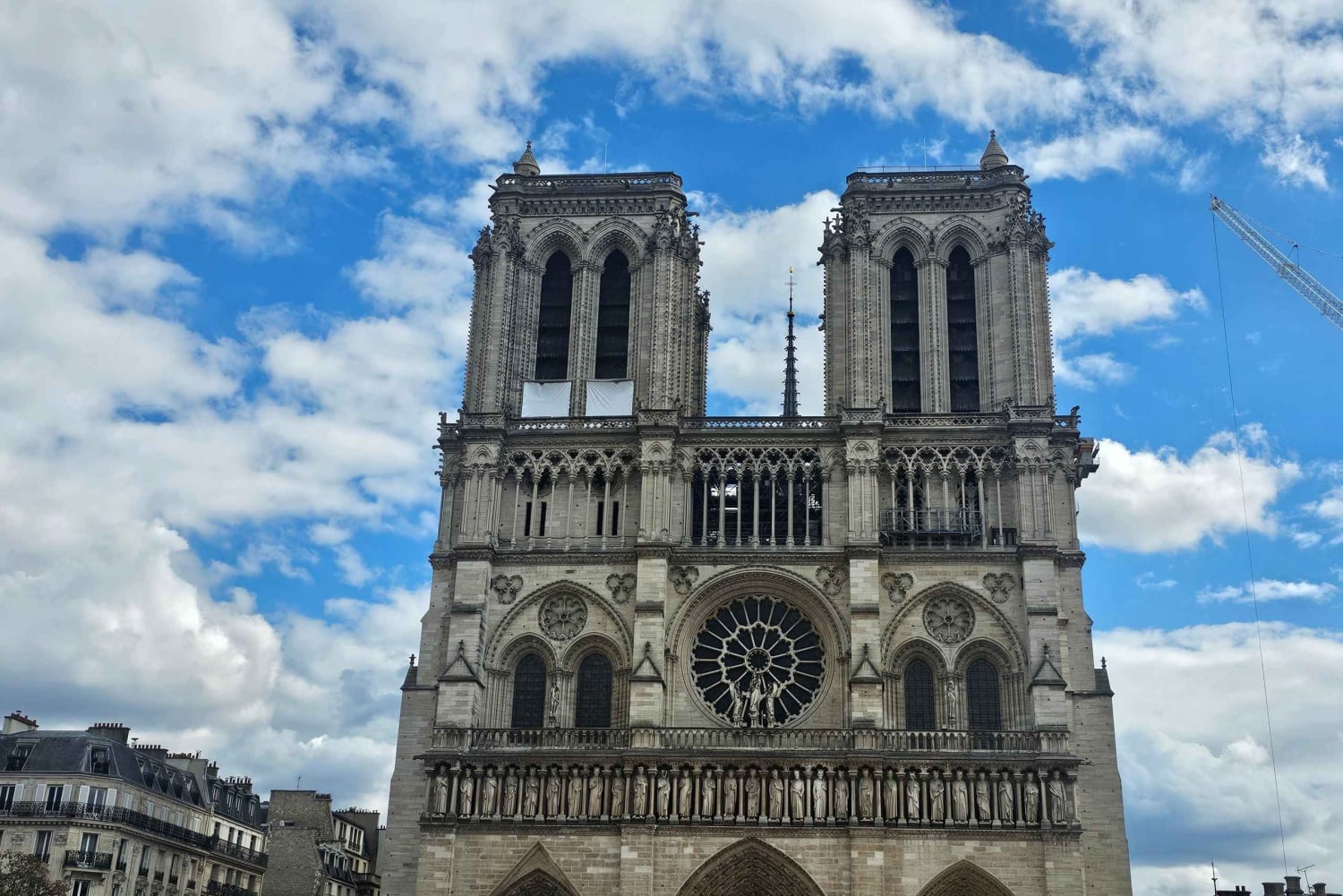 Paris: Notre Dame Outdoor Tour with Sainte-Chapelle / Crypt.