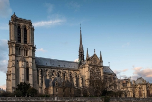 Paris: Notre Dame Outdoor Tour with Sainte-Chapelle / Crypt.