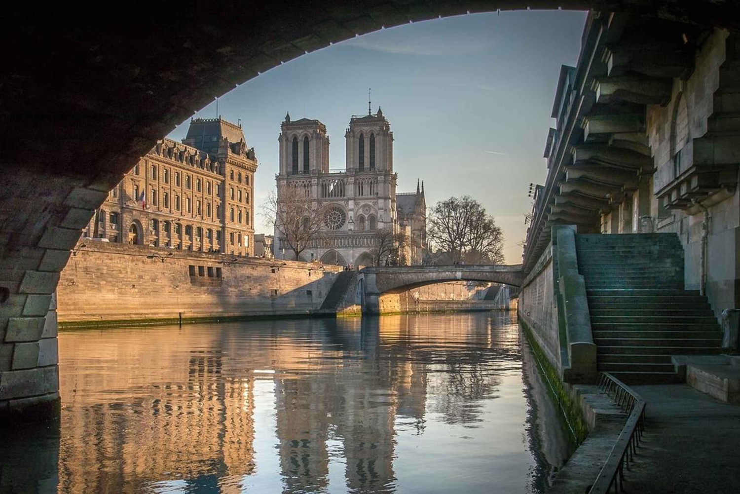Paris: Acesso reservado e visita guiada ao interior da Notre Dame