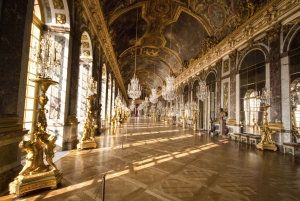 Paris: Gardens of Versailles Walking Tour & Palace Entry