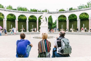 Paris: Gardens of Versailles Walking Tour & Palace Entry