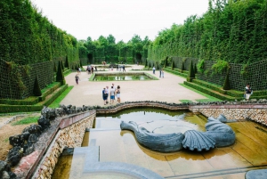 Paris: Gardens of Versailles Walking Tour & Palace Entry