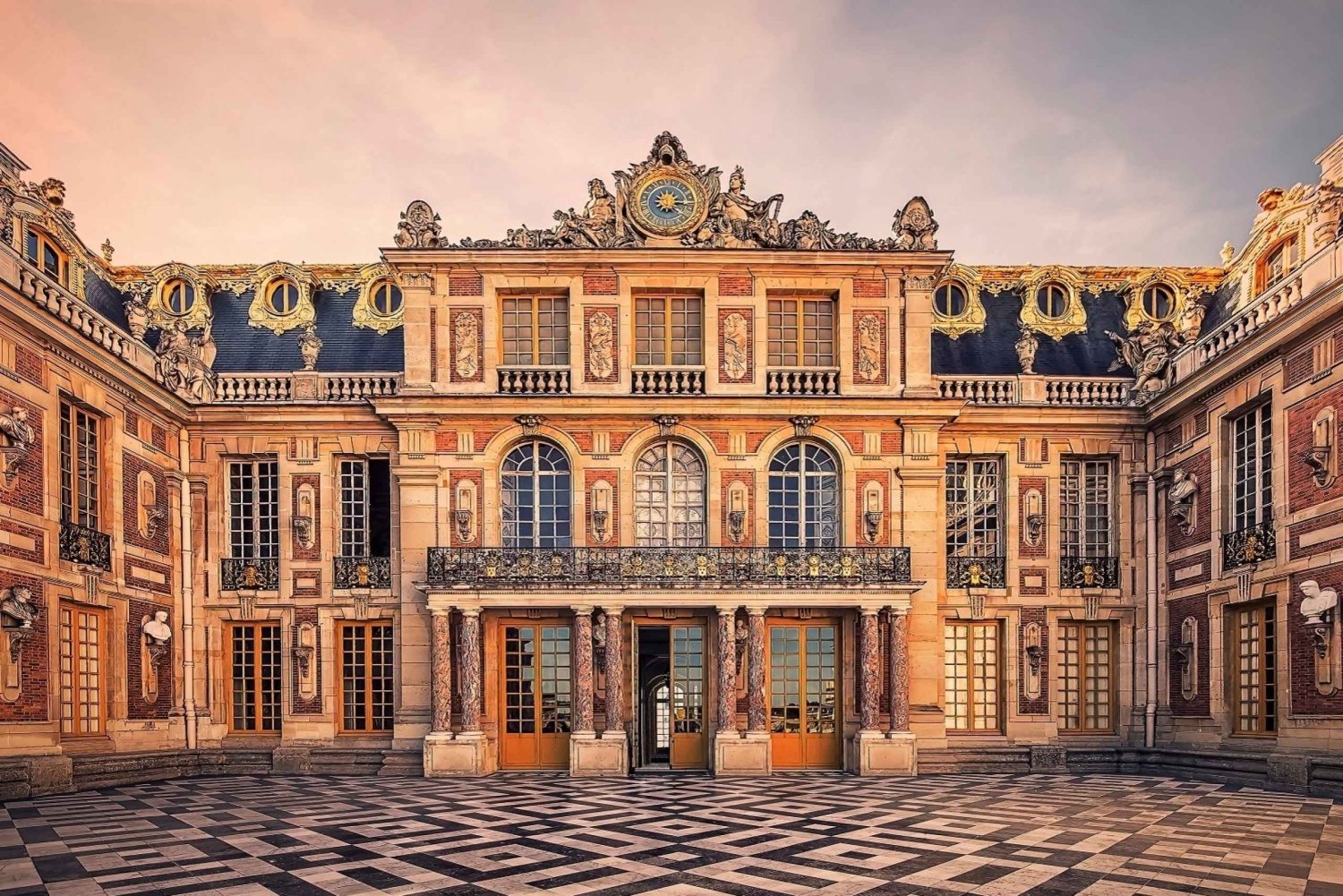 Versailles: Skip-the-Line Guided Tour of Palace with Gardens