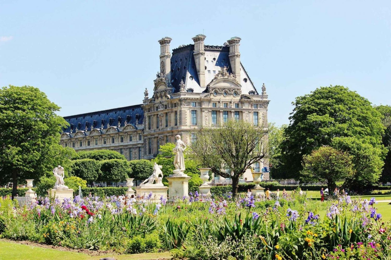 Visit-the-Luxurious-Palais-Royal-Gardens