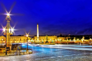 Paris: Panoramic Night Tour with Audio Guide and Host