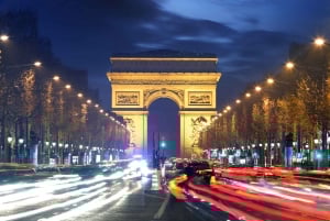 Paris: Panoramic Night Tour with Audio Guide and Host