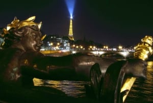 Paris: Panoramic Night Tour with Audio Guide and Host