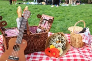 Paris: Parc Buttes-Chaumount Hidden Gems Picnic