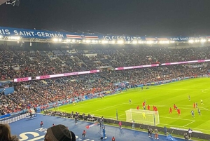 Париж: футбольный матч «Пари Сен-Жермен» на стадионе «Парк де Пренс»