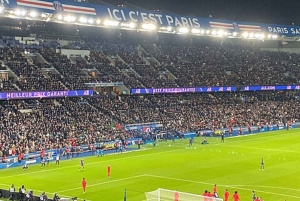 Париж: футбольный матч «Пари Сен-Жермен» на стадионе «Парк де Пренс»