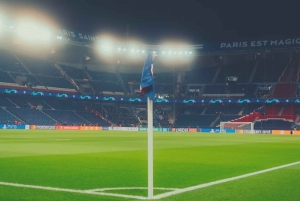 Париж: футбольный матч «Пари Сен-Жермен» на стадионе «Парк де Пренс»