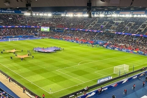 Париж: футбольный матч «Пари Сен-Жермен» на стадионе «Парк де Пренс»